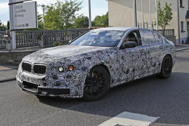 Новейшая BMW M5 показалась фотошпионам